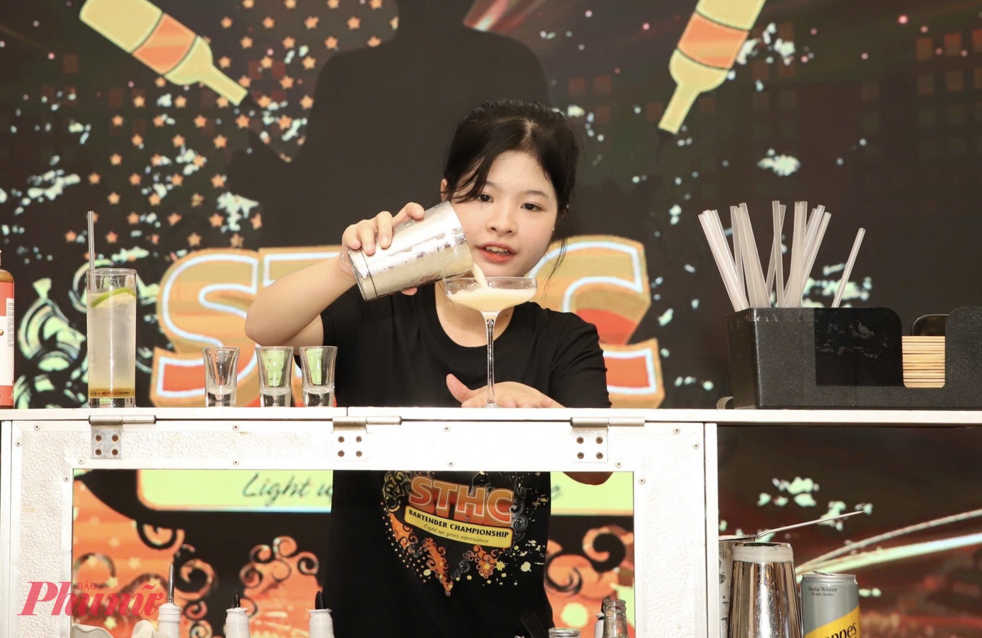 Trường Trung cấp Du lịch và Khách sạn Saigontourist tham gia hội thi Bartender Championship mới đây - Ảnh: Nguyễn Loan