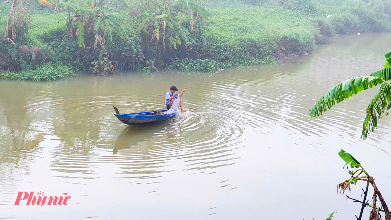 Khung cảnh thi vị trên sông Cẩm Lệ