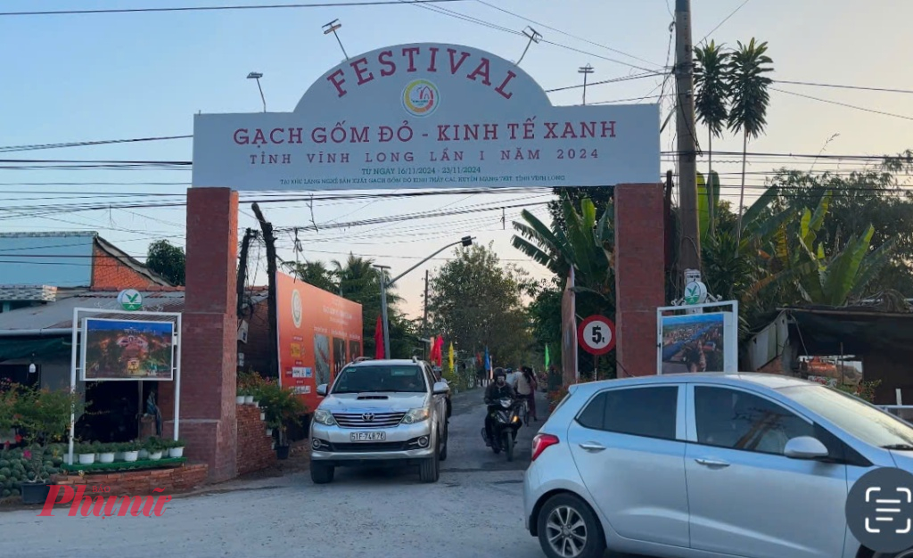 Từ ngày 16 đến 23/11, Festival Gạch gốm đỏ - Kinh tế xanh tỉnh Vĩnh Long lần 1 - năm 2024 được diễn ra tại Vĩnh Long. Sự kiện nhằm giới thiệu, quảng bá hình ảnh quê hương Vĩnh Long đến với du khách. 