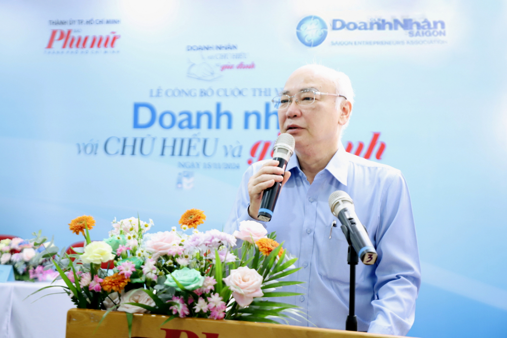 Ông Phan Nguyễn Như Khuê - Trưởng ban Tuyên giáo Thành ủy TPHCM - phát biểu tại buổi họp báo  - ẢNH: THÀNH LÂM