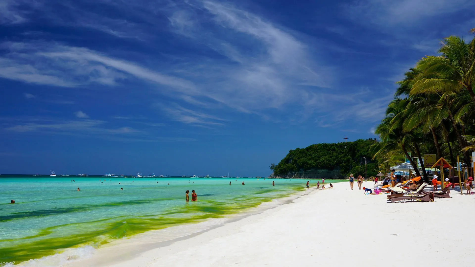 Bạn không bao giờ có thể buồn chán ở Boracay những việc cần làm ở philippines Bãi biển Trắng | Tín dụng hình ảnh: Dianne Rosete/Flickr Nếu bãi biển, câu lạc bộ và các môn thể thao dưới nước là sở thích của bạn, hãy đưa Boracay vào kỳ nghỉ của bạn.  Những việc cần làm:  Bạn có thể thử các hoạt động mạo hiểm như dù lượn, lặn với ống thở, đu dây zipline, lái xe địa hình (ở Núi Luho), lặn mũ bảo hiểm, nhảy từ vách đá (ngoài khơi Ariel's Point), tham quan đảo và hộp đêm. White Beach ở trung tâm Boracay có tất cả: bãi biển cát trắng nguyên sơ, khu nghỉ dưỡng sang trọng và một số nhà hàng, quán bar và hộp đêm tốt nhất ở Philippines. Cho dù bạn chọn ở Boracay Station 1 (siêu sang trọng), Station 2 (giá cả phải chăng hơn và là trung tâm của các hoạt động dưới nước) hay Station 3 (giá cả phải chăng và yên tĩnh hơn), bạn chắc chắn sẽ có khoảng thời gian tuyệt vời tại White Beach. Để có trải nghiệm bãi biển đa dạng, hãy khám phá bờ biển tuyệt đẹp của Boracay. Cho dù bạn thích Bãi biển Puka thanh bình ở phía bắc, Bãi biển Cagban sôi động ở phía nam hay một trong 17 bãi biển khác của hòn đảo, bạn chắc chắn sẽ tìm thấy thiên đường hoàn hảo của mình. Nơi lưu trú: Lind Boracay và Aqua Boracay tại Bulabog là hai trong số những nơi lưu trú sang trọng hàng đầu tại Boracay.