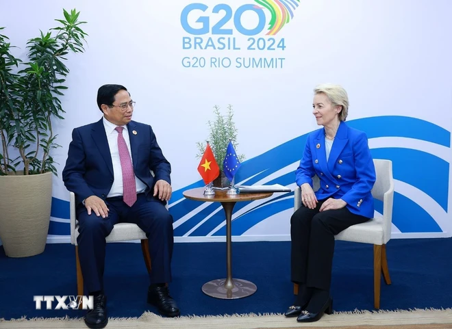 Thủ tướng Phạm Minh Chính gặp Chủ tịch Ủy ban châu Âu (EC) Ursula von der Leyen tại Hội nghị thượng đỉnh G20 - Ảnh: TTXVN