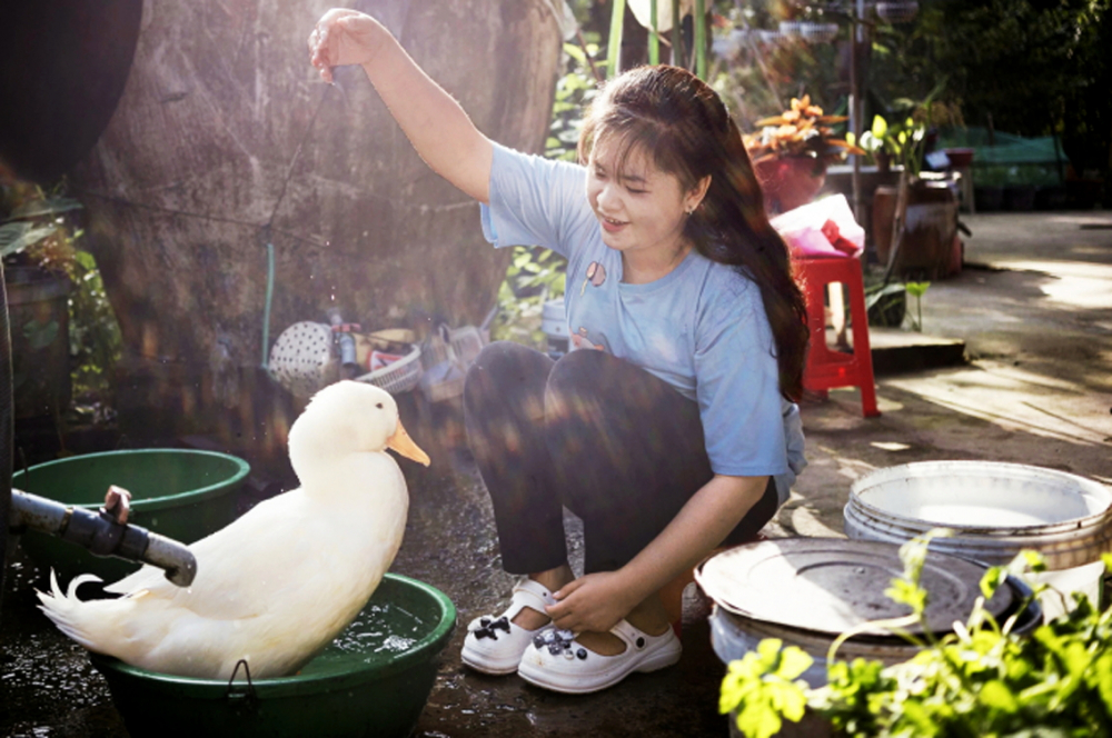 Hình ảnh tiktoker Nguyễn Thùy Trang trong phim tài liệu She Creates Change, do Room To Read thực hiện - Nguồn ảnh: Room To Read