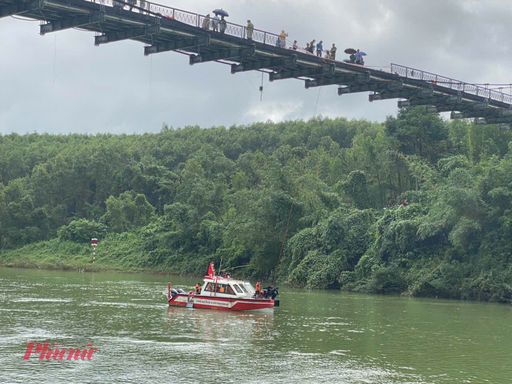 Phía trên cầu trên Bình Thành.