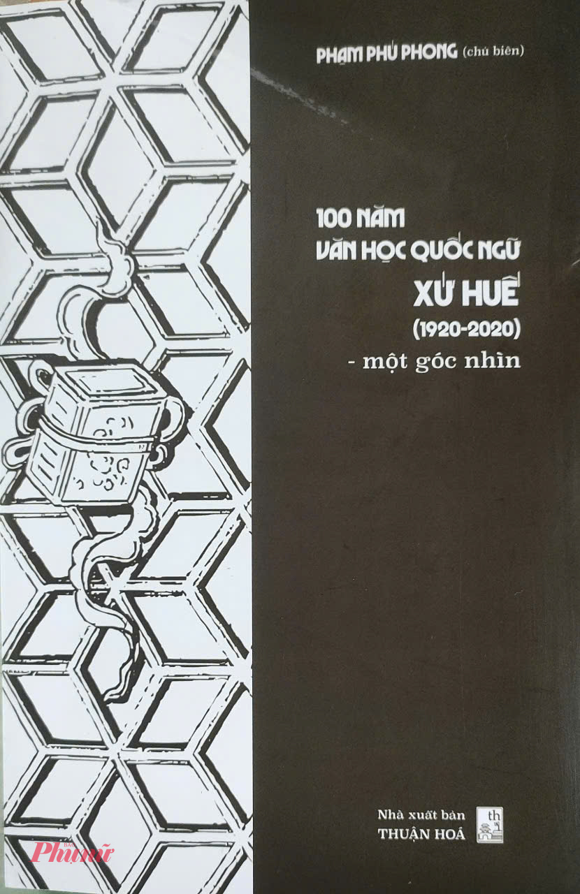 Sách 100 năm văn học Quốc ngữ xứ Huế (1920-2020)- Một góc nhìn do Nhà xuất bản Thuận Hóa ấn hành