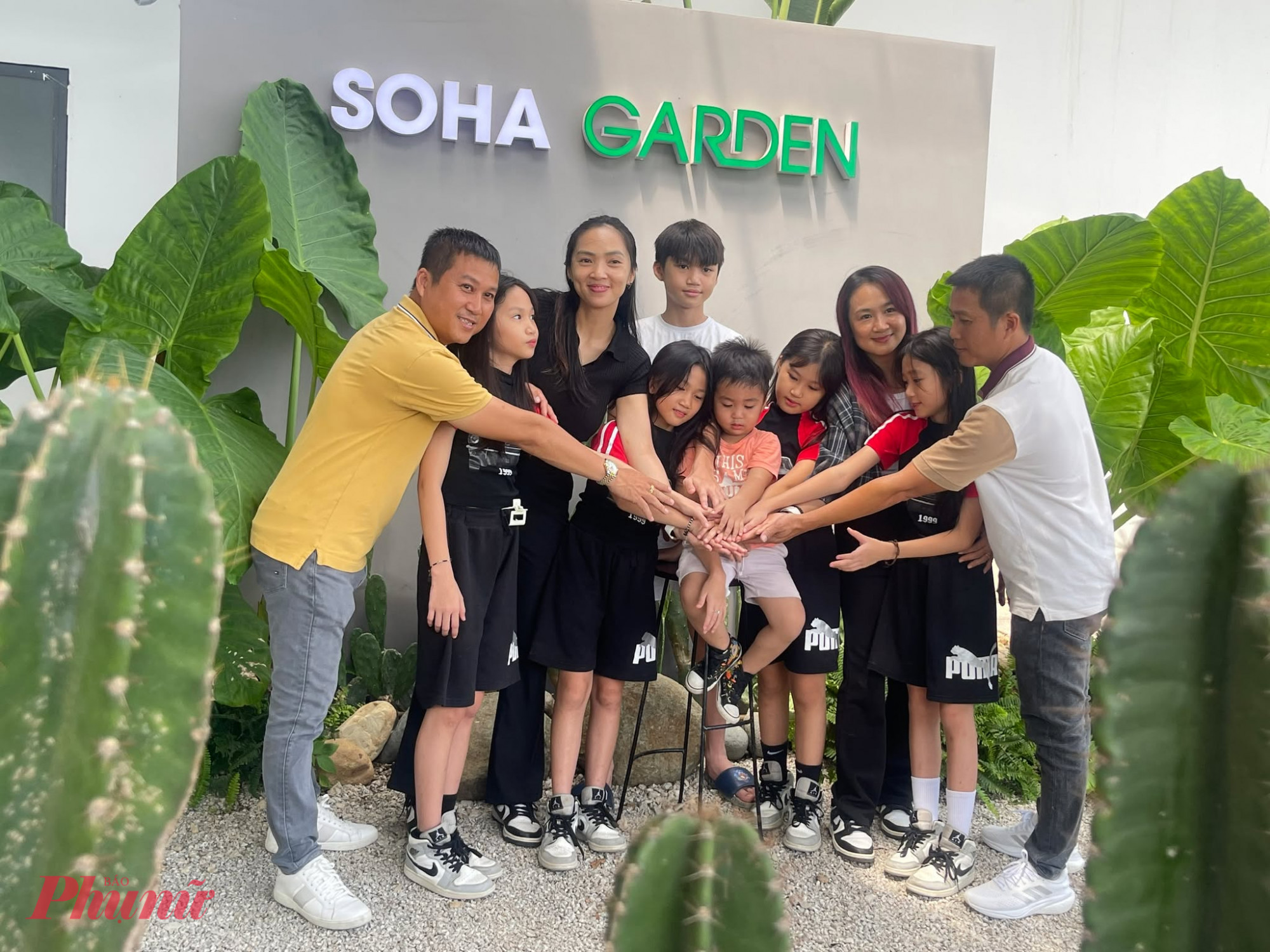 Cả nhà vui chơi cuối tuần tại SoHa Garden - Ảnh: Diệu Hiền