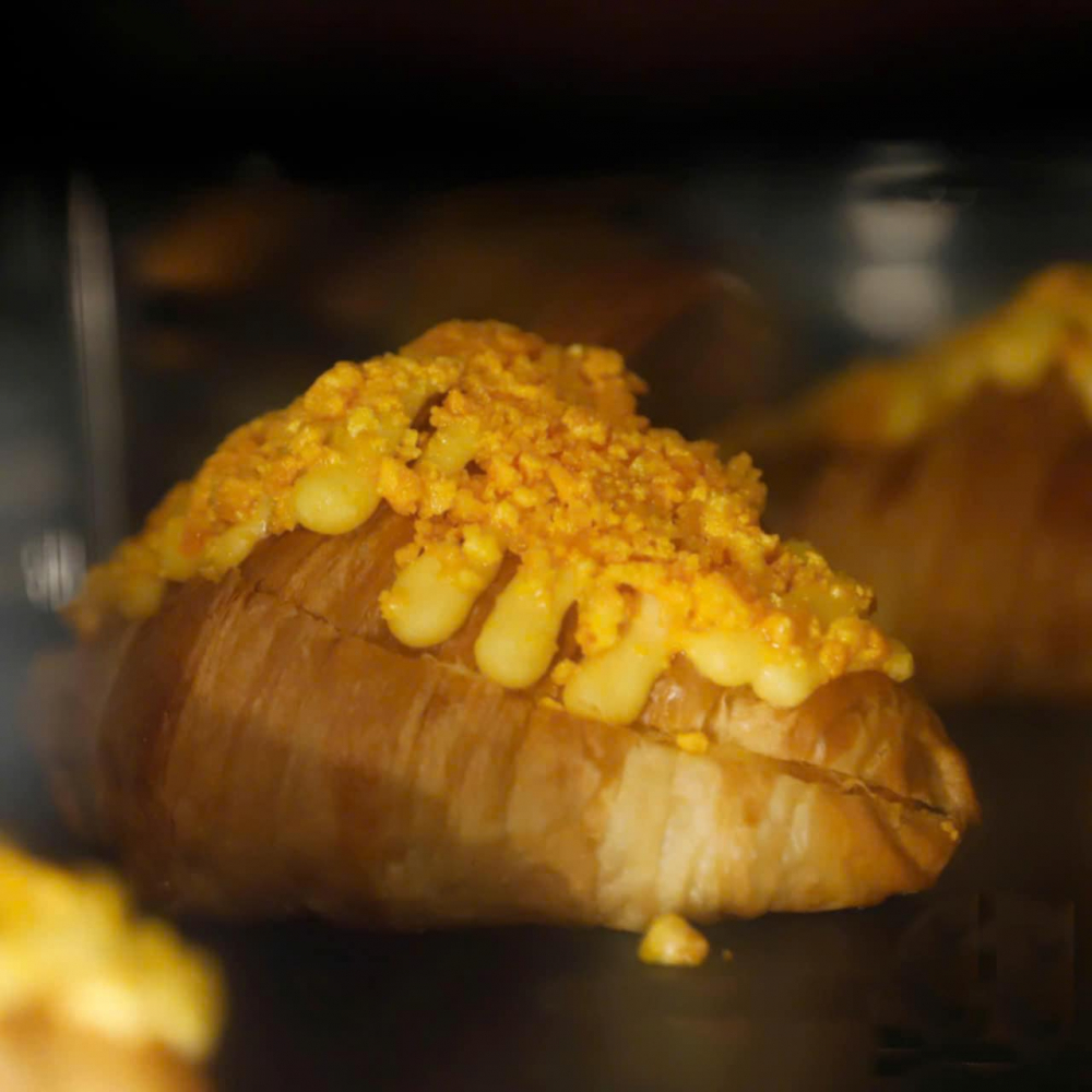 Croissant trứng muối