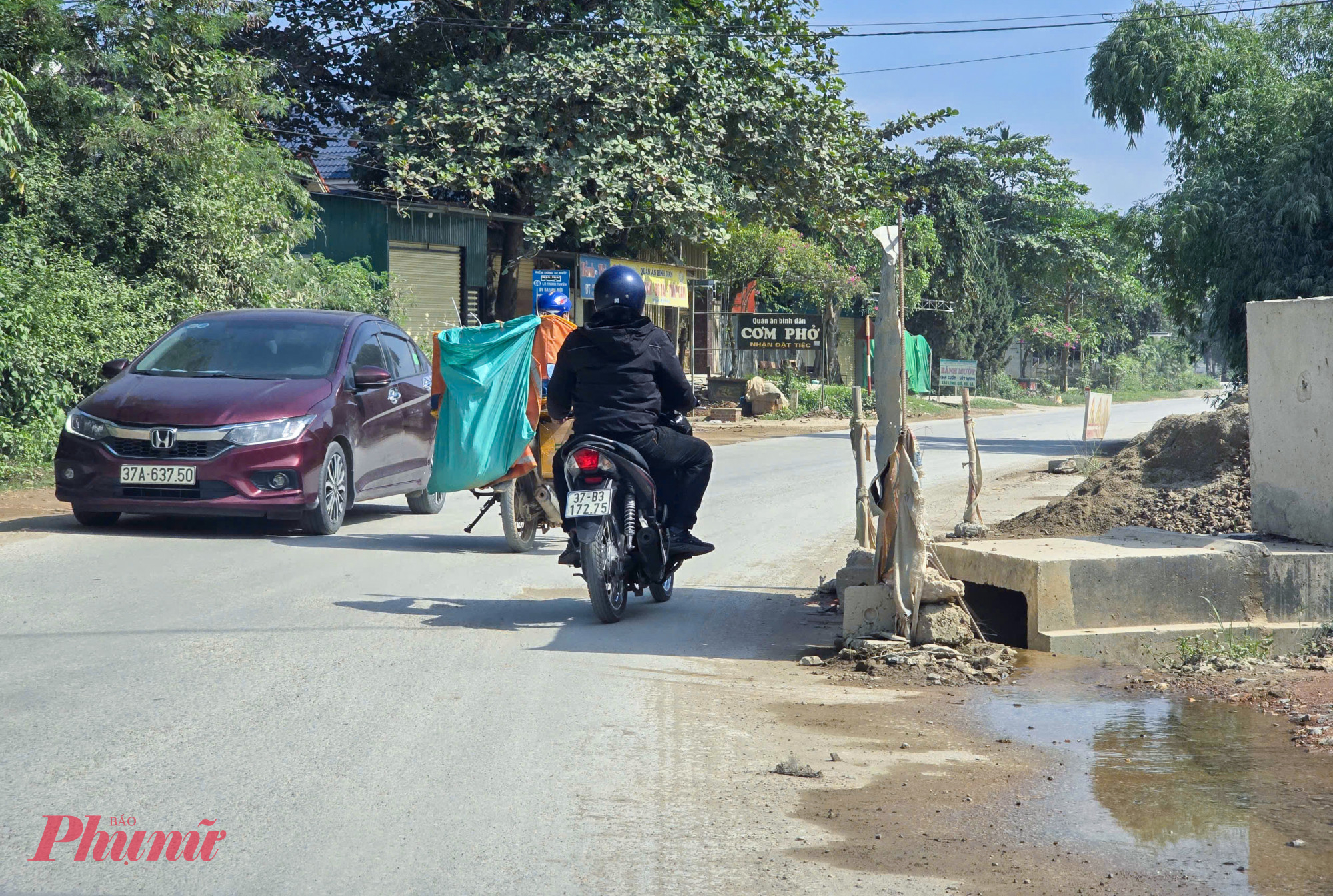 Việc thi công giang dở tạo ra nhiều nút thắt cổ chai trên tuyến quốc lộ 7