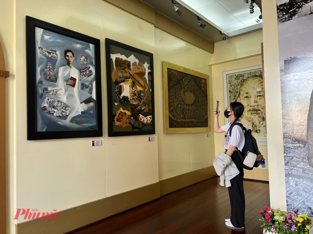 Bạn trẻ thích thú khi được tìm hiểu về cuộc đời, sự nghiệp cách mạng của Bác và lịch sử dân tộc qua những bức tranh vừa độc đáo vừa mang ý nghĩa sâu sắc.