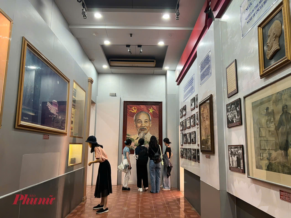Sinh viên Trường đại học Khoa học Xã hội và Nhân văn (Đại học Quốc gia TPHCM) về tham quan bảo tàng.