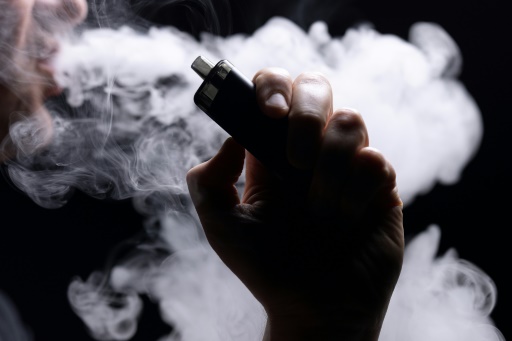 Nghiên cứu cho thấy những người hút Vape và hút thuốc lá cùng lúc đều nghiện thuốc lá trở lại.