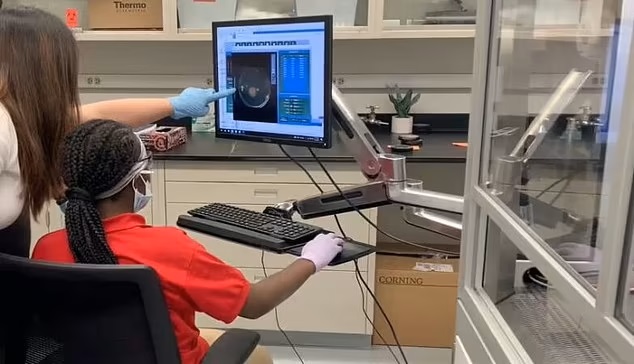 Camarria Williams tham gia vào một dự án khoa học hợp tác với Đại học Illinois Chicago