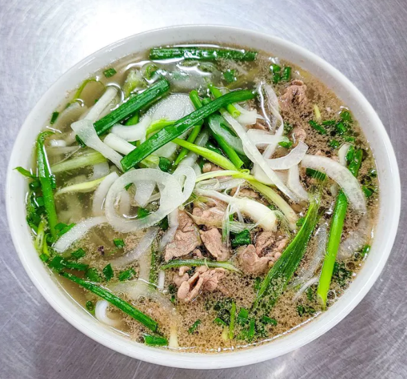  Phở bò Phú Gia trên đường Lý Chính Thắng, quận 3, TPHCM - Ảnh: Michelin