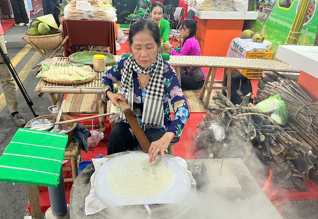 Sản phẩm làng nghề truyền thống được các địa phương mang tới giới thiệu tới người dân TPHCM