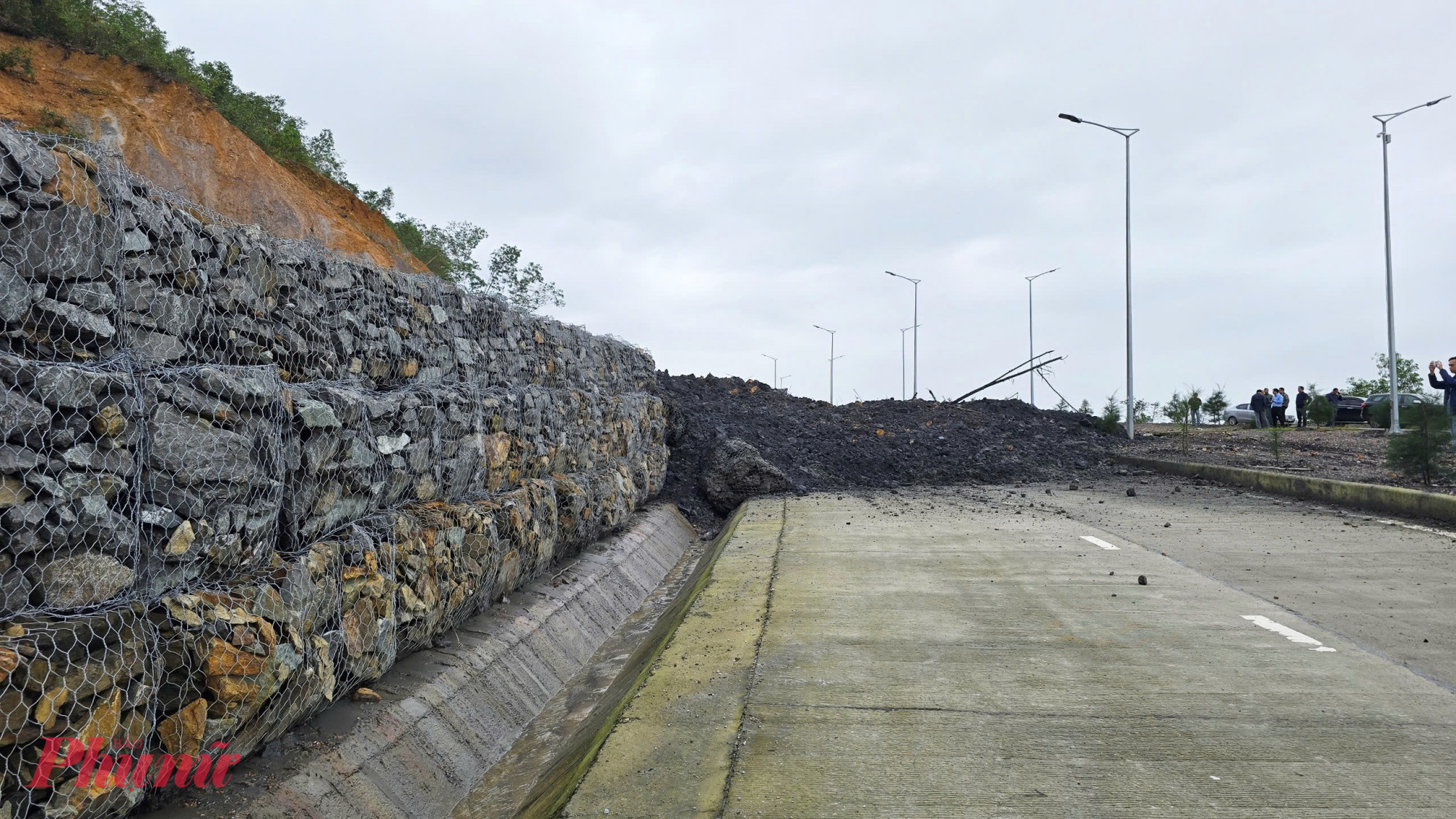 Dự án đường vành đai phía Tây Đà Nẵng dài 19km, có tổng mức đầu tư gần 1.500 tỉ đồng. Tuyến đường được thiết kế 4 làn xe rộng 15m, vỉa hè mỗi bên 5,5m, dải phân cách rộng 15m dự phòng cho việc mở rộng làn xe sau này.