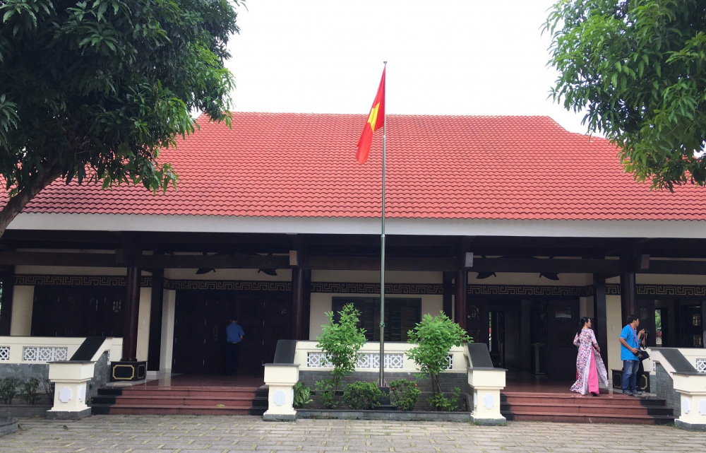 Nhà tưởng niệm Nguyễn An Ninh - Địa chỉ tại đường Hà Thị Khéo, tổ 41, KP7, phường Trung Mỹ Tây, Quận 12. Công trình có diện tích 3.101,5 m2, được kiến trúc sư Khương Văn Mười thiết kế phỏng theo kiểu dáng nhà ba gian hai chái truyền thống của người Nam bộ và được khánh thành vào ngày 15/9/2002.