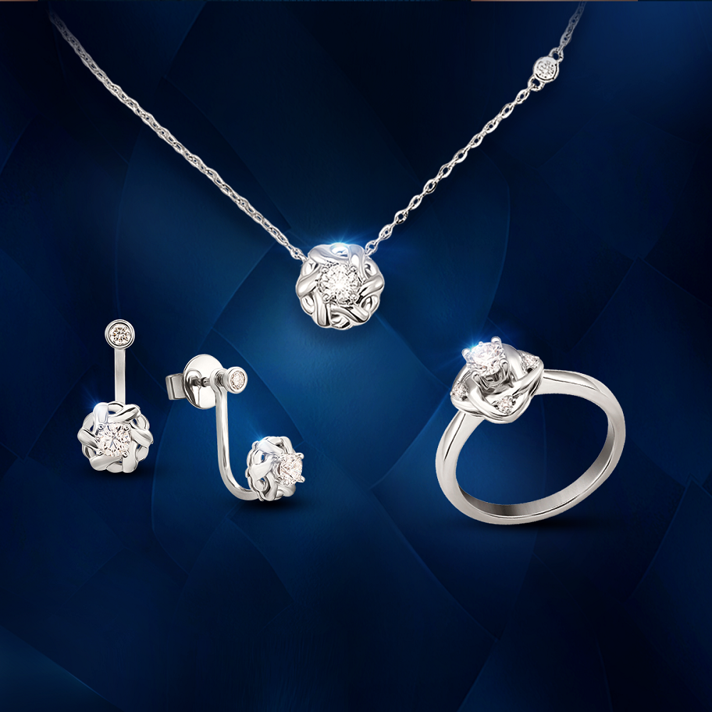 Phái đẹp có thể phối bông tai cùng chiếc nhẫn đồng điệu trong BST Timeless Diamond để tận hưởng niềm vui lấp lánh mùa lễ hội - Ảnh: PNJ