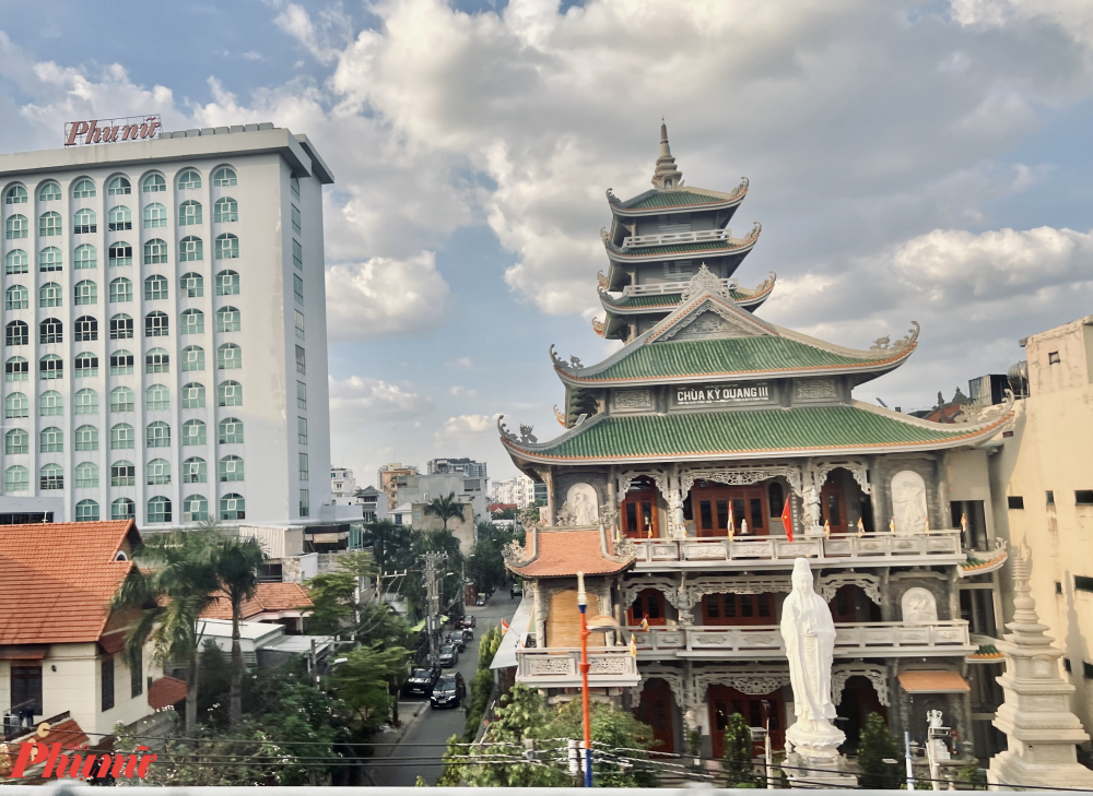 Tuyến Metro cũng đi qua các khu vực nhà thờ, chùa trên đường Võ Nguyên Giáp (Xa Lộ Hà Nội cũ) du khách có thể dừng lại viếng chùa 