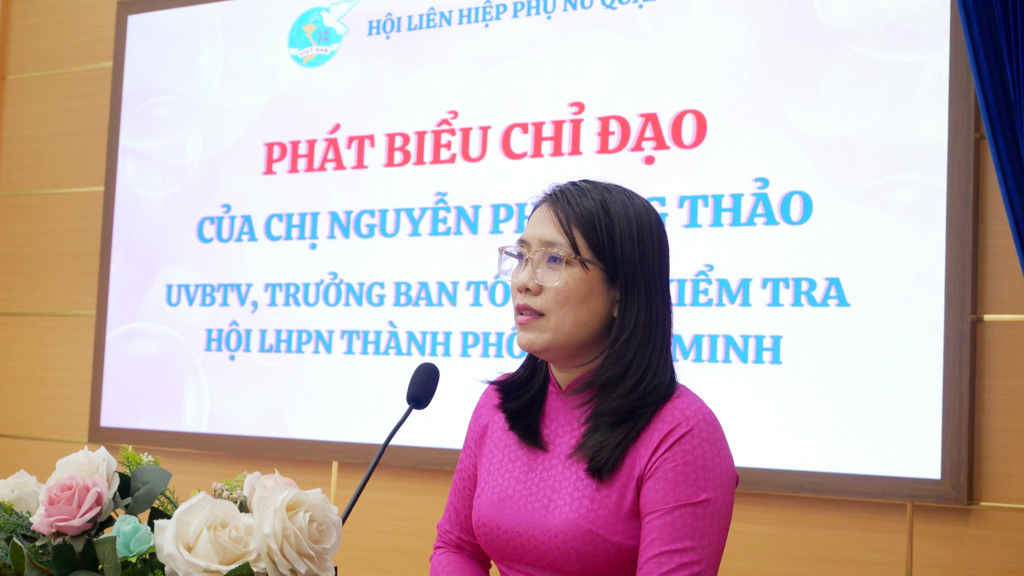 Bà Nguyễn Phương Thảo - Trưởng ban Tổ chức - Kiểm tra Hội LHPN TPHCM - phát biểu chỉ đạo tại hội nghị