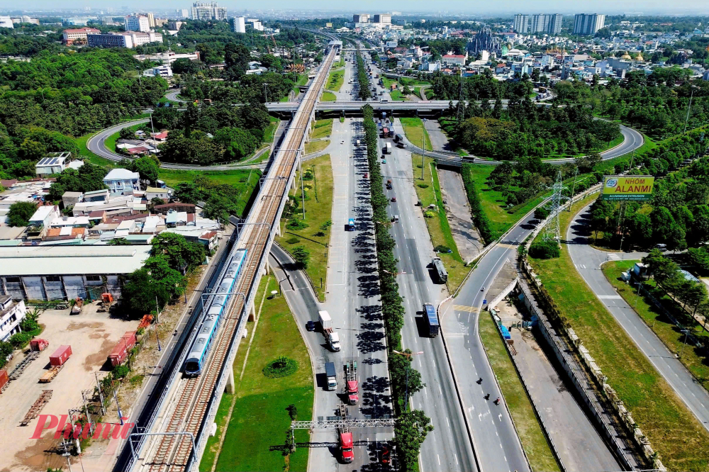 Theo MAUR, 10g sáng ngày 22/12/2024, 14 nhà ga tuyến Metro số 1 sẽ đồng loạt mở cửa đón khách - Ảnh: Vũ Quyền