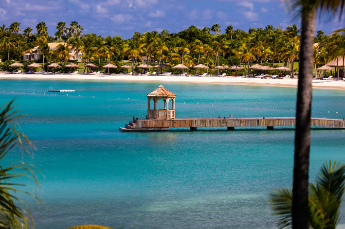 Antigua, vùng Caribe Đảo Antigua nằm ở phía đông vùng Caribe là nơi để nghỉ ngơi, thư giãn cùng người yêu. Hãy nghĩ đến những ngày lười biếng trên nhiều bãi biển hoặc hoàn toàn nghỉ ngơi tại khách sạn năm sao tuyệt vời. Nếu thích, các cặp đôi có thể cùng nhau đi bộ đường dài, chèo thuyền và tiệc tùng- Ảnh: Pinterest 