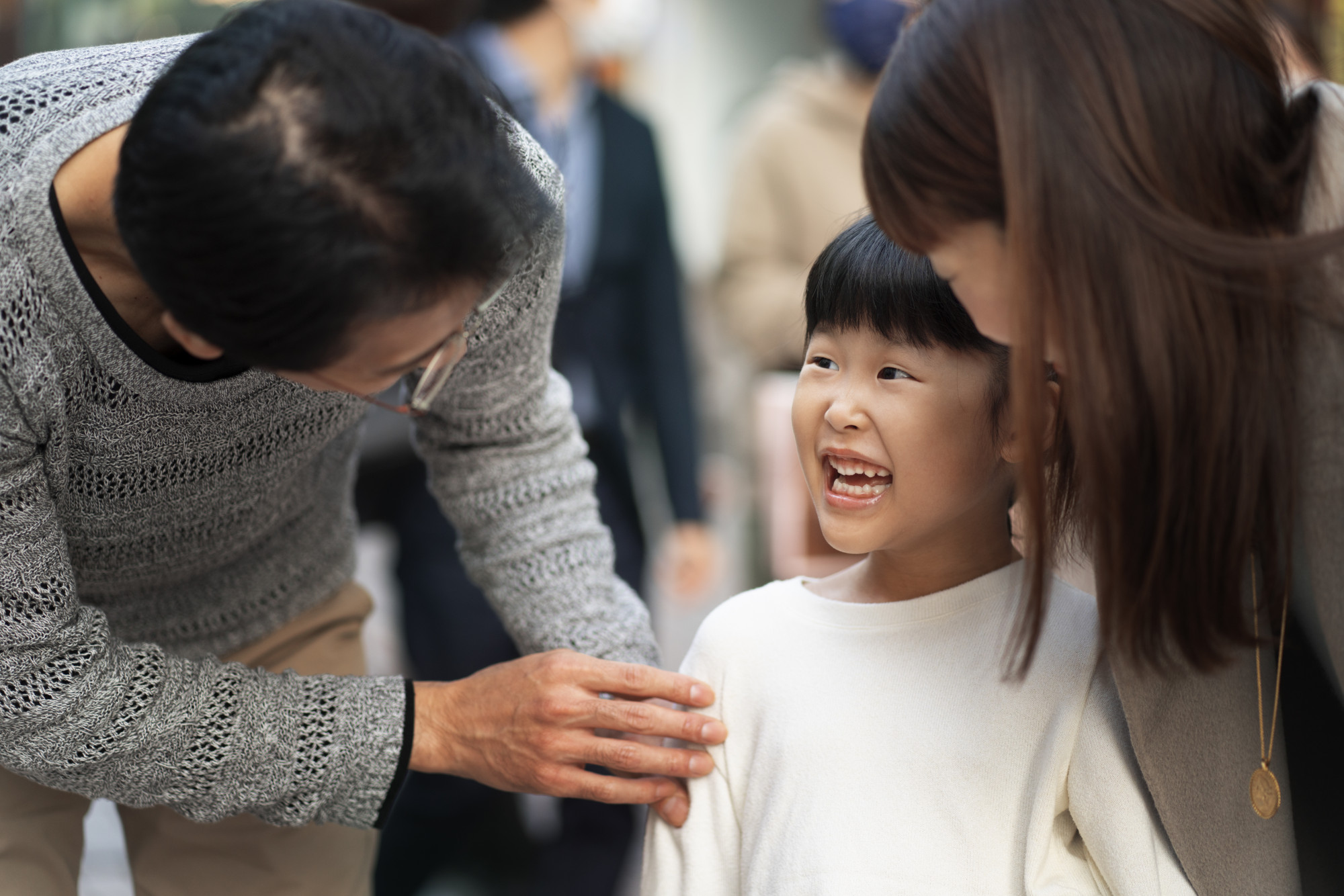 “Trộm vía” là từ thường dùng trước những câu khen dành cho đứa trẻ nhưng đang trở thành trở thành câu cửa miệng trong giao tiếp hằng ngày của nhiều người. Nguồn ảnh: Freepik