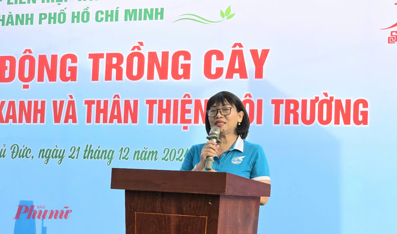 Bà Trần Thị Phương Hoa - Phó Chủ tịch Hội LHPN TPHCM Lễ phát động trồng cây vì thành phố thành phố sạch, xanh và thân thiện môi trường, hưởng ứng phong trào “Mỗi gia đình hội viên phụ nữ một cây xanh”, “Mỗi cơ sở Hội một công trình cây xanh”. Với thông điệp “Vì Một Việt Nam xanh”, mỗi cây xanh được trồng hôm nay tạo nên mảng xanh tại khu vực đất trống, phục hồi hệ sinh thái mà còn góp phần tăng cường mảng xanh từng góc phố, con đường tại khu vực dân cư tạo nên lá phổi xanh của thành phố