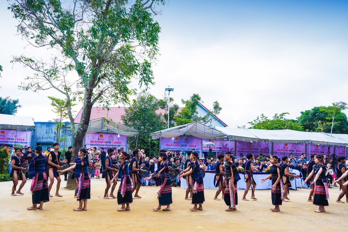 Chương trình quảng bá do UBND huyện Kbang phối hợp cùng Công ty TNHH Du lịch SACO, Ban quản lý dự án đầu tư xây dựng huyện Kbang, UBND xã Kông Lơng Khơng và Làng văn hóa, du lịch cộng đồng Mơ Hra - Đáp tổ chức - Ảnh: SACO