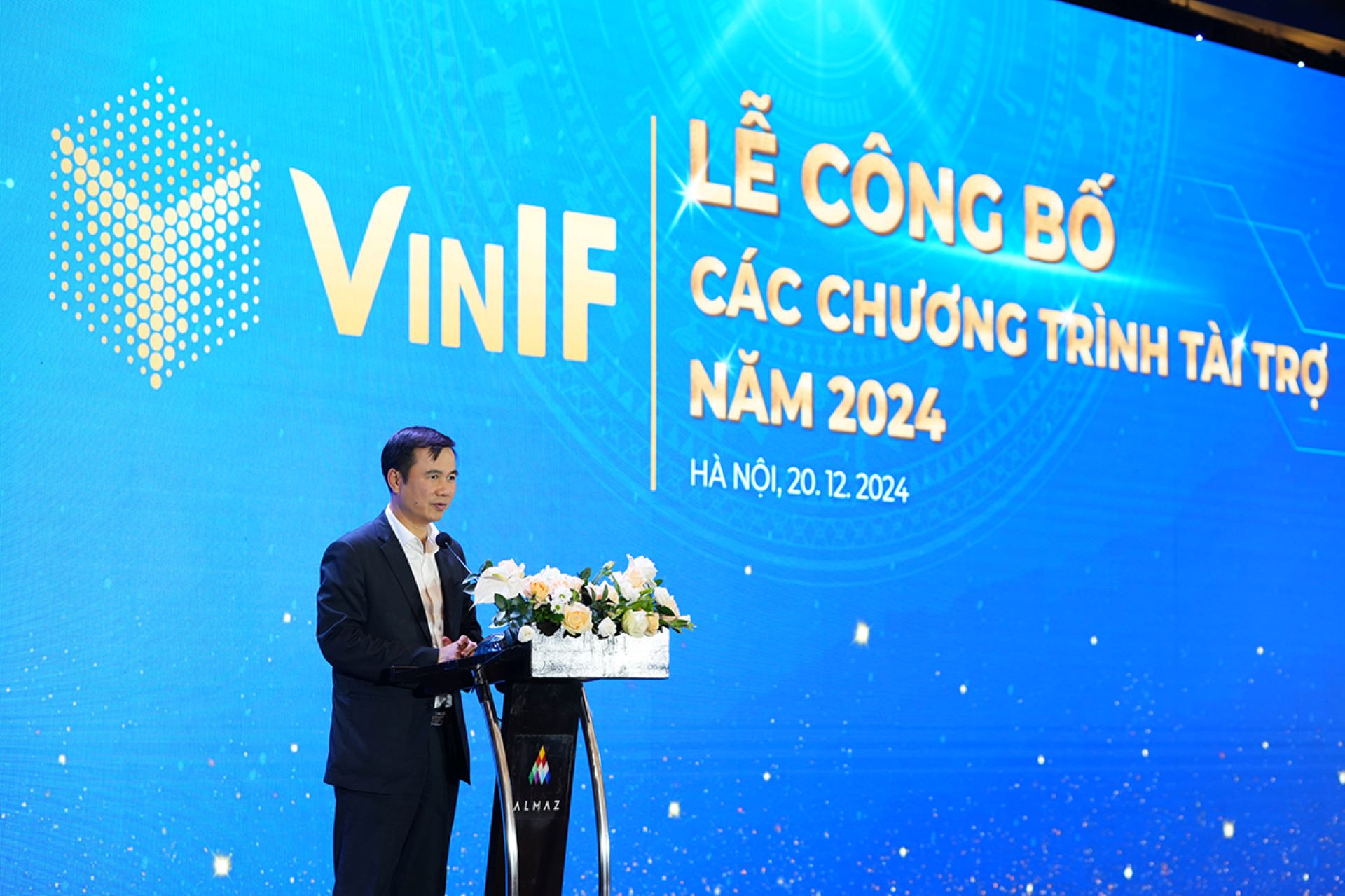 Thứ trưởng Bùi Thế Duy phát biểu tại lễ công bố các chương trình tài trợ 2024 của Quỹ VinIF - Ảnh: Vingroup