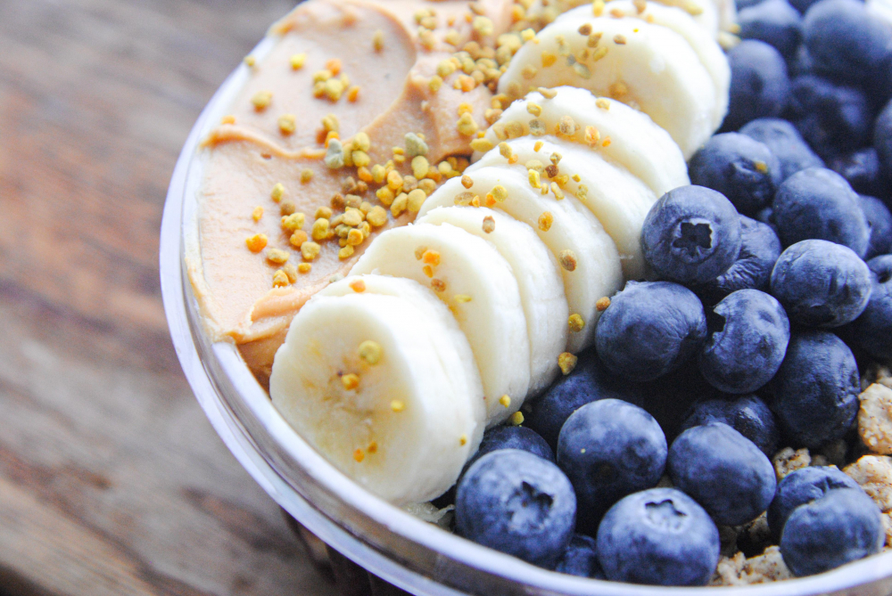 Acai bowls có thể chứa lượng calo và đường khá cao - Ảnh: Pexels