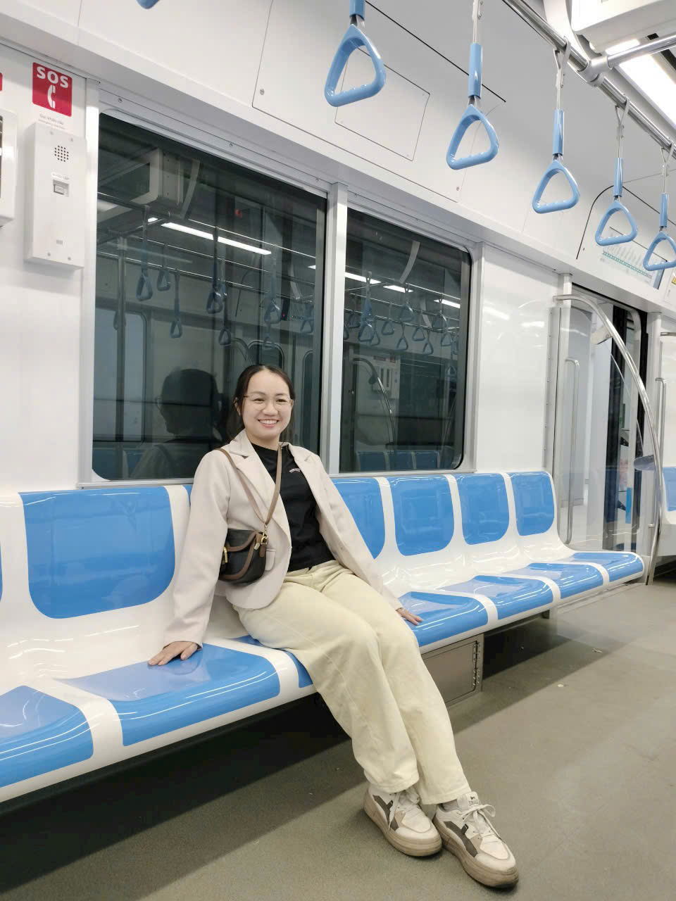 Người dân trải nghiệm tuyến Metro trong những ngày đầu thử nghiệm. (ảnh tác giả)