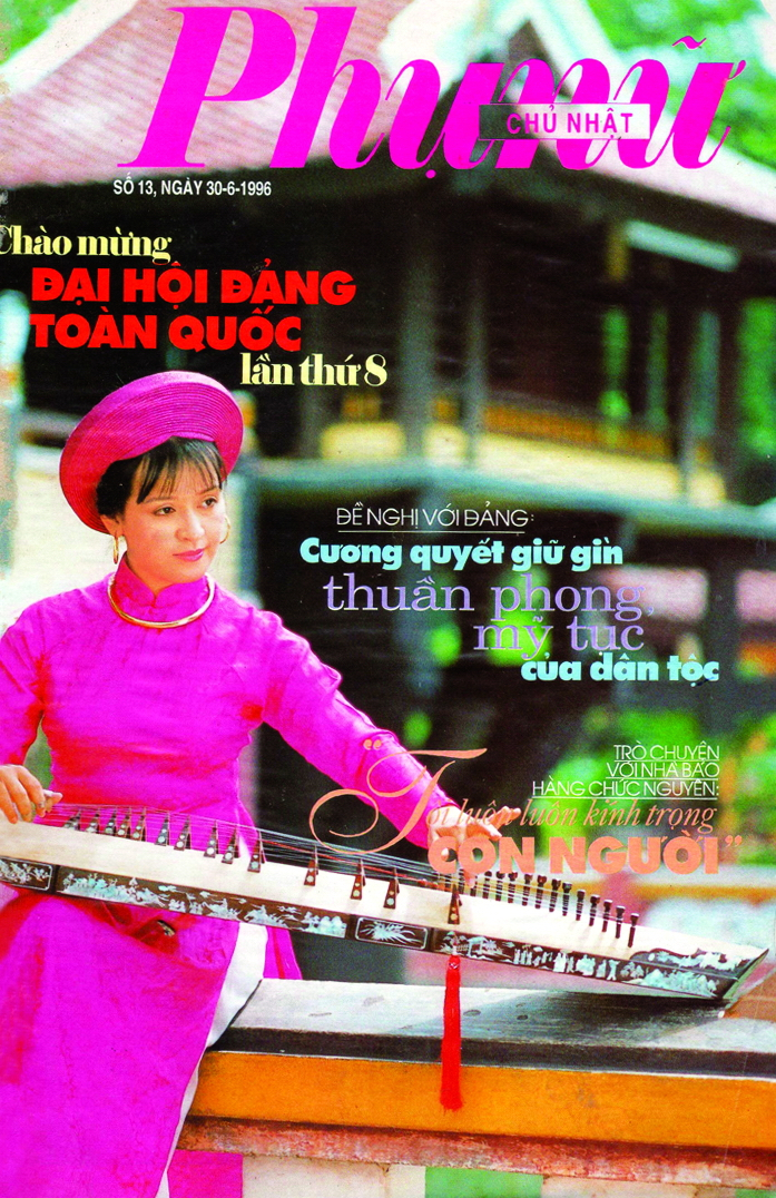 Giữa năm 1996, ấn bản trở thành tuần báo với tên gọi Phụ nữ Chủ nhật