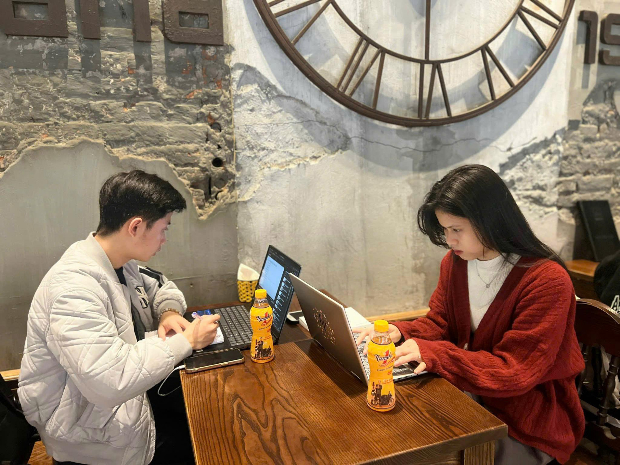 Number 1 trở thành sản phẩm nạp năng lượng quen thuộc của dân công sở dịp cuối năm - Ảnh: THP