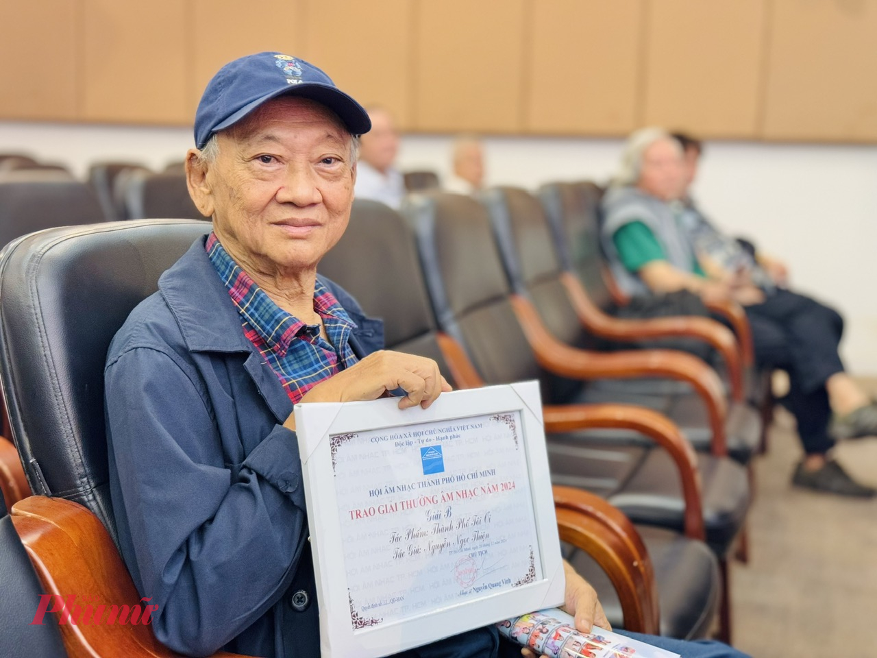 Nhạc sĩ Nguyễn Ngọc Thiện nhận giải 