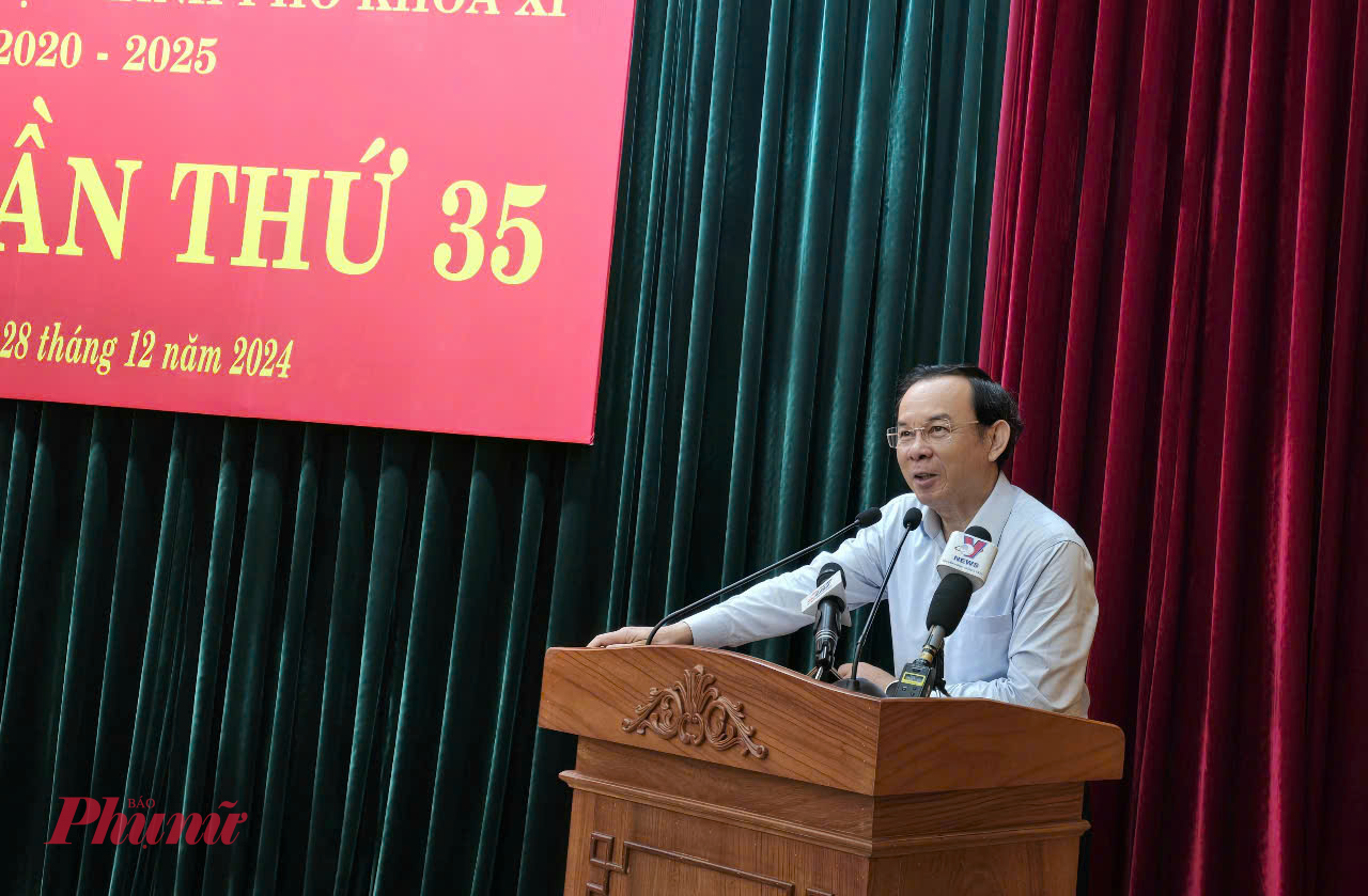 Bí thư Thành ủy TPHCM Nguyễn Văn Nên phát biểu khai mạc hội nghị 