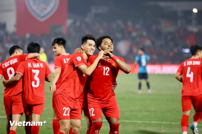 Tiến Linh và Xuân Son tiếp tục cùng ghi bàn để đưa Việt Nam vào chung kết AFF Cup 2024 - Ảnh: Vietnam+