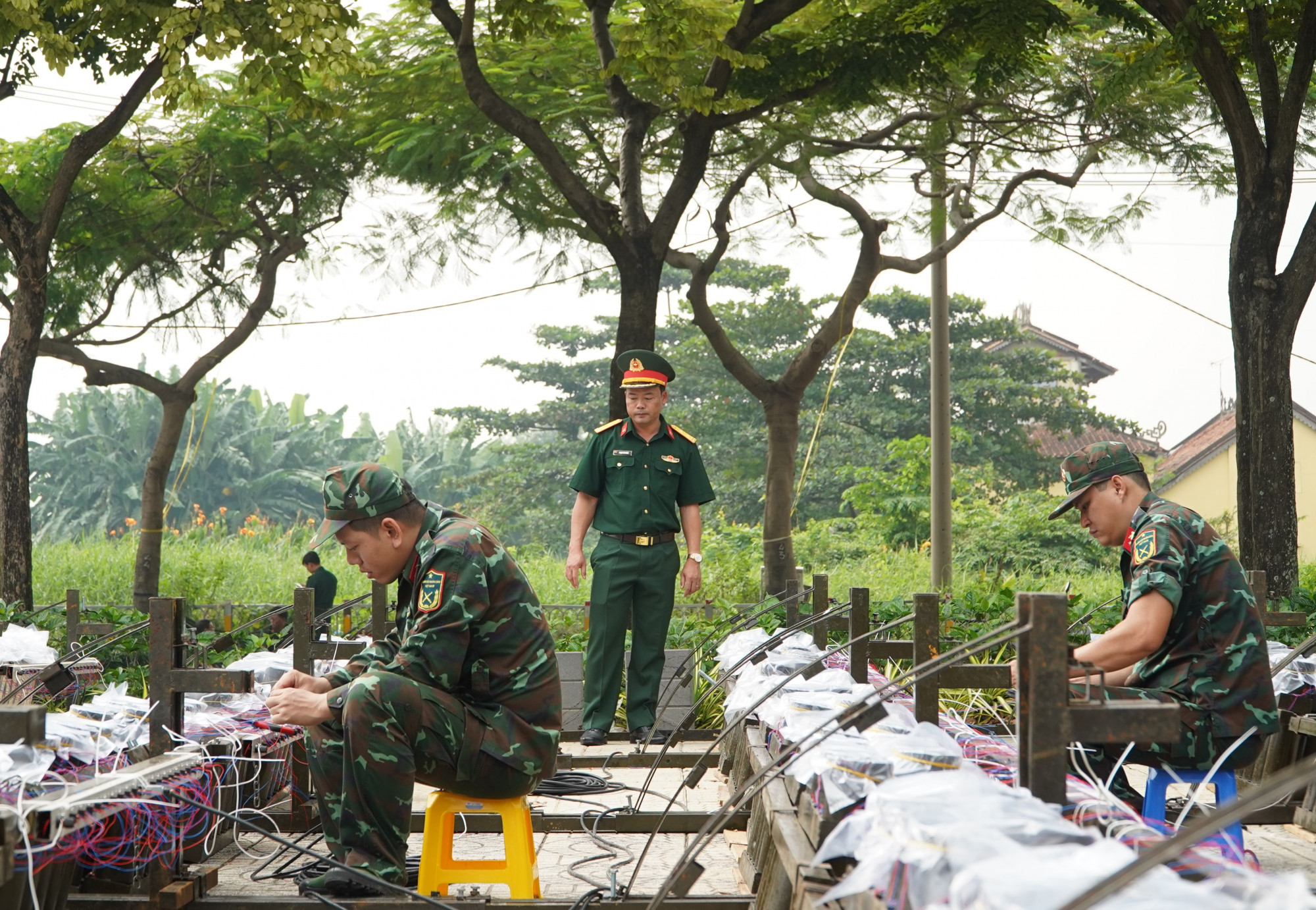 Ngoài ra Trung tá Phạm Văn Bình cho biết, trong dịp Tết Nguyên đán 2025, TPHCM sẽ tăng số lượng điểm bắn. Đặc biệt, TPHCM dự kiến sẽ tổ chức bắn tại một số điểm trên sà lan sông để mang lại trải nghiệm mới cho người dân. 