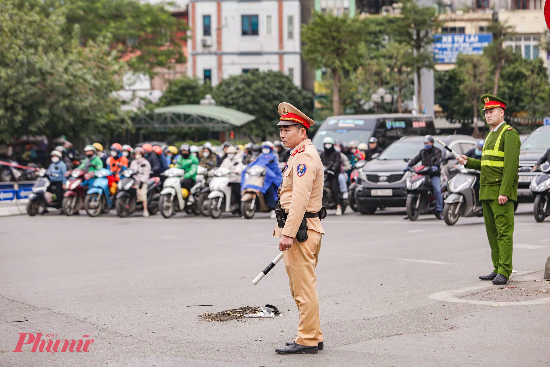 Việc tăng mức xử phạt gấp nhiều lần so với quy định trước đây là chủ đề được dư luận hết sức quan tâm, bàn luận trong những ngày qua. Nhiều người đồng tình bởi mức phạt đủ sức răn đe tạo môi trường giao thông mới an toàn văn minh, một số ý kiến cho rằng quá cao.