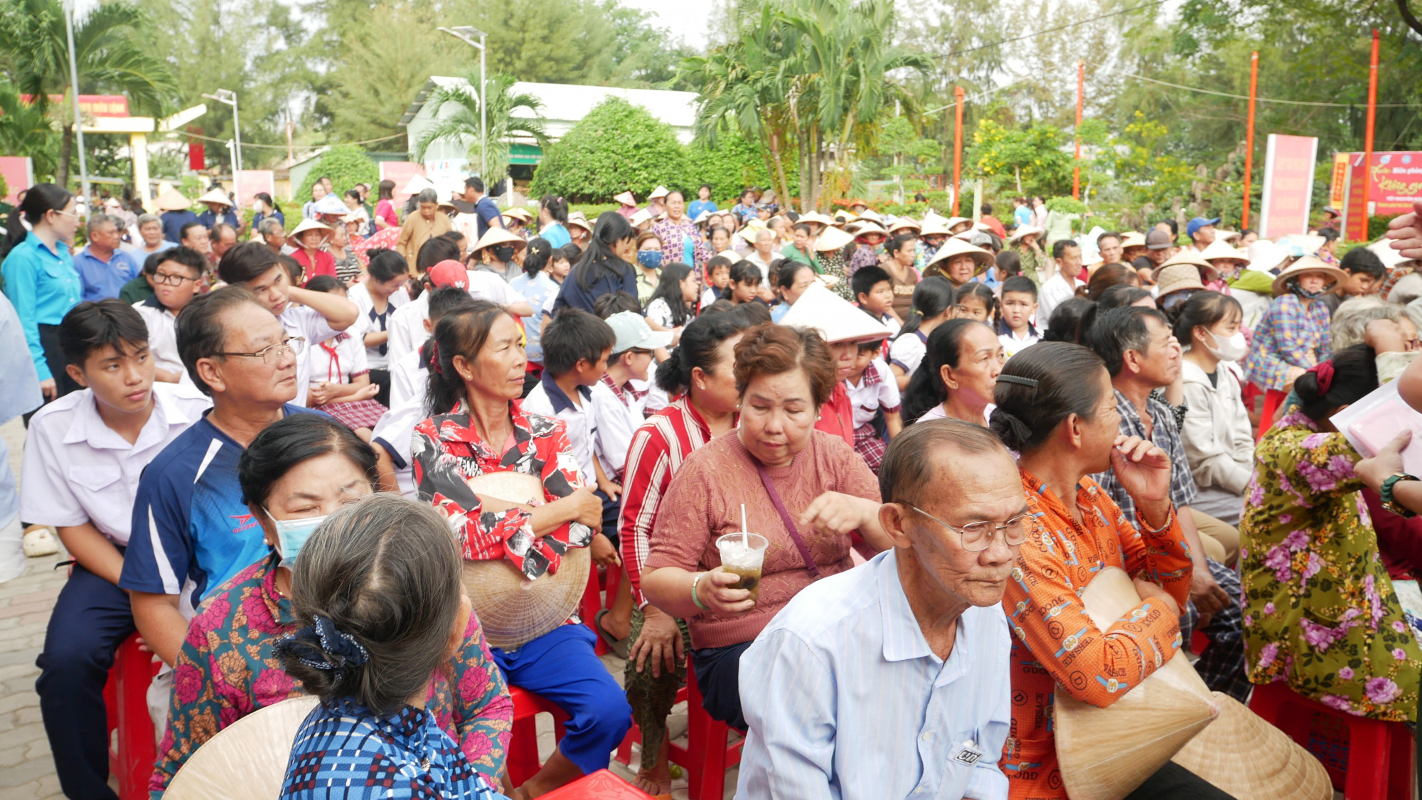 Hơn 300 hộ dân tại xã đảo Thạnh An tham dự chương trình Xuân biên phòng ấm lòng dân bản năm 2025 tại đồn biên phòng Thạnh An