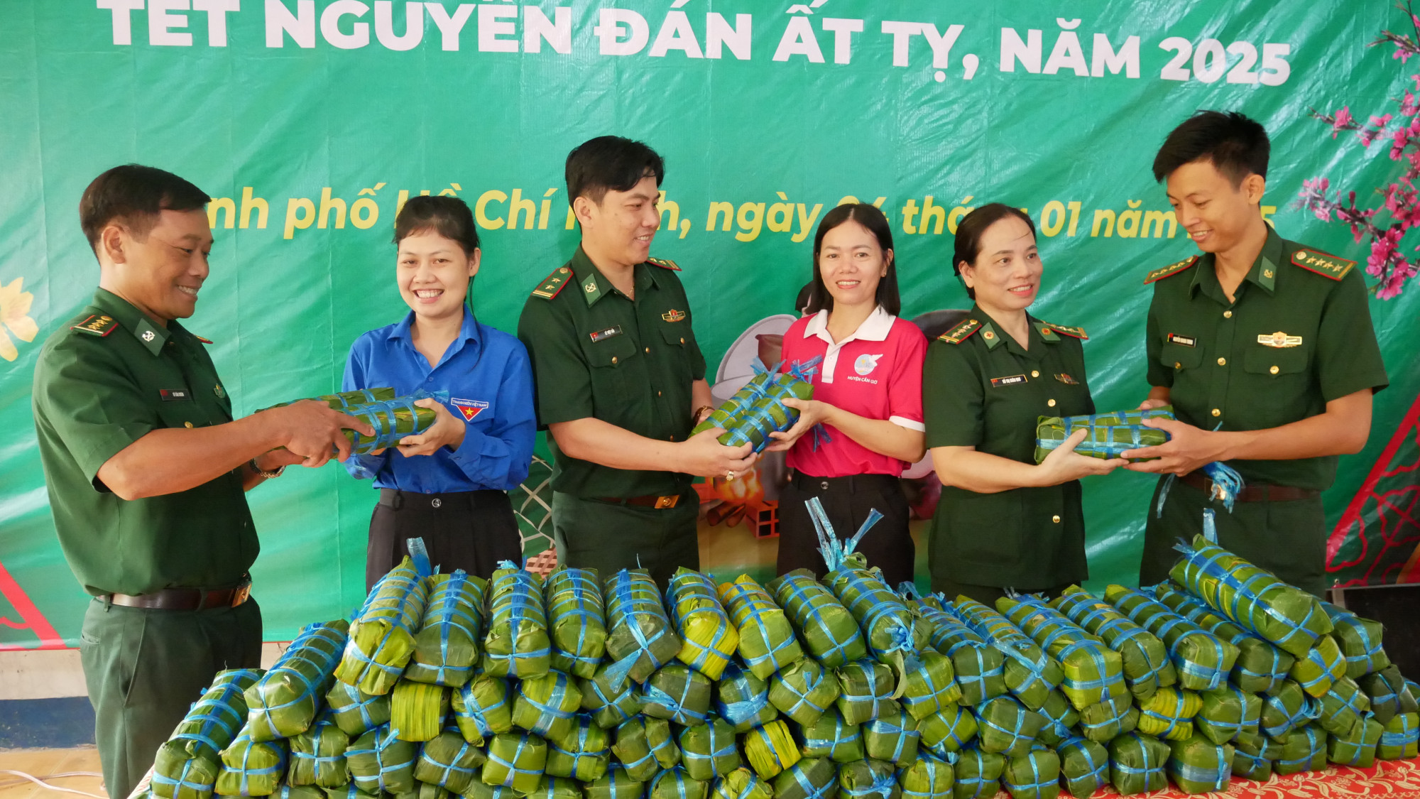 Những đòn bánh trao nhau