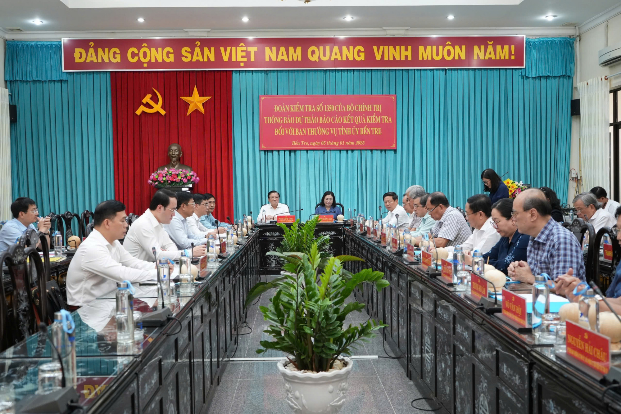 Quang cảnh buổi làm việc. Ảnh: Bình Thới 