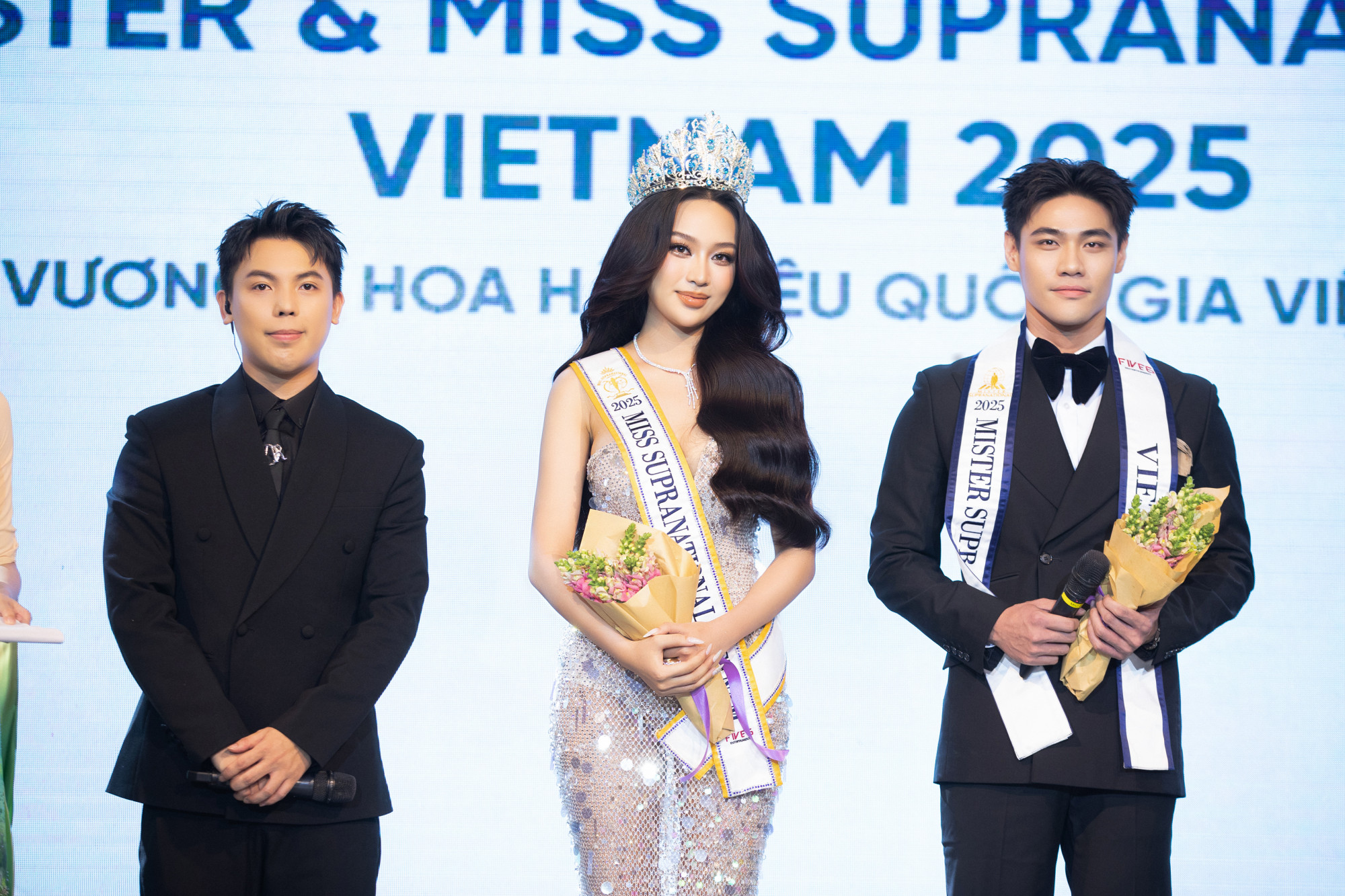 Nam vương Hà Quang Trung tự tin bày tỏ về nhiệm vụ của mình tại Mister Supranational. Anh cho biết cuộc thi không chỉ xét về ngoại hình, nhan sắc mà còn là cơ hội để thể hiện bản lĩnh, con người, tri thức. Quang Trung hy vọng sẽ mang vinh quang về cho đất nước Việt Nam.