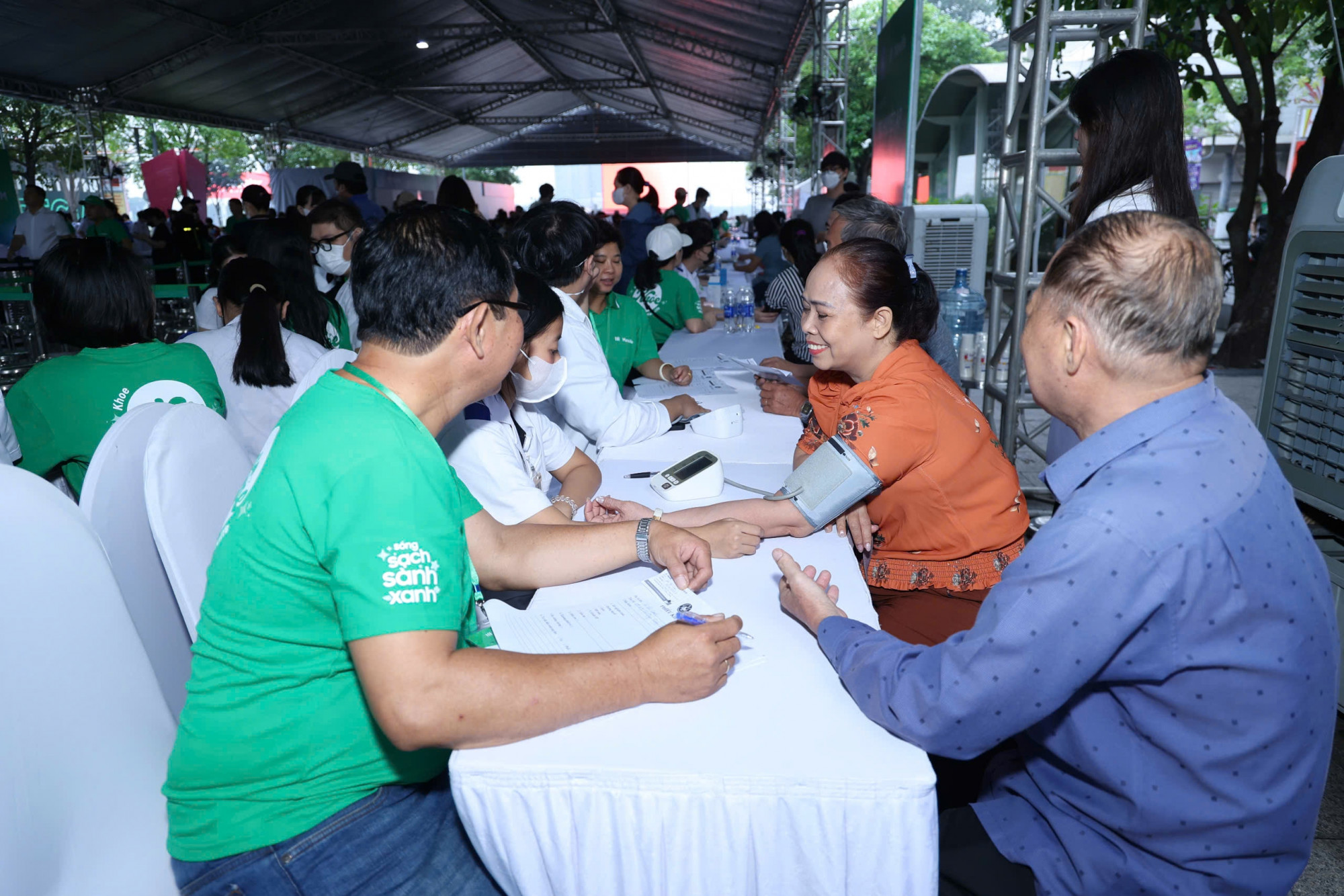 Thông qua chương trình, nhiều người dân kịp thời phát hiện tình trạng bệnh lý - Ảnh: Hiền Hà