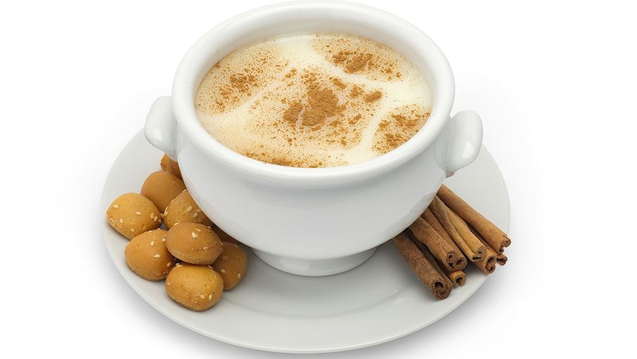 Salep Thổ Nhĩ Kỳ là một loại đồ uống thường được tiêu thụ vào mùa đông. Salep có thành phần chính là thân hoặc củ của cây lan dại, được đun sôi, sấy khô và nghiền thành bột. Sau đó, nó được trộn với sữa nóng, và đôi khi là gừng và quế, để tạo ra một thức uống nhẹ nhàng với hương vị đất.  Salep được cho là một loại đồ uống có lợi về mặt y tế, vì một trong những thành phần của nó, glucomannan, làm giảm các triệu chứng của viêm phế quản, cảm lạnh và ho. Nó được phát minh ra do nhu cầu thay thế đồ uống có cồn bằng một loại đồ uống dễ chịu và lành mạnh. 