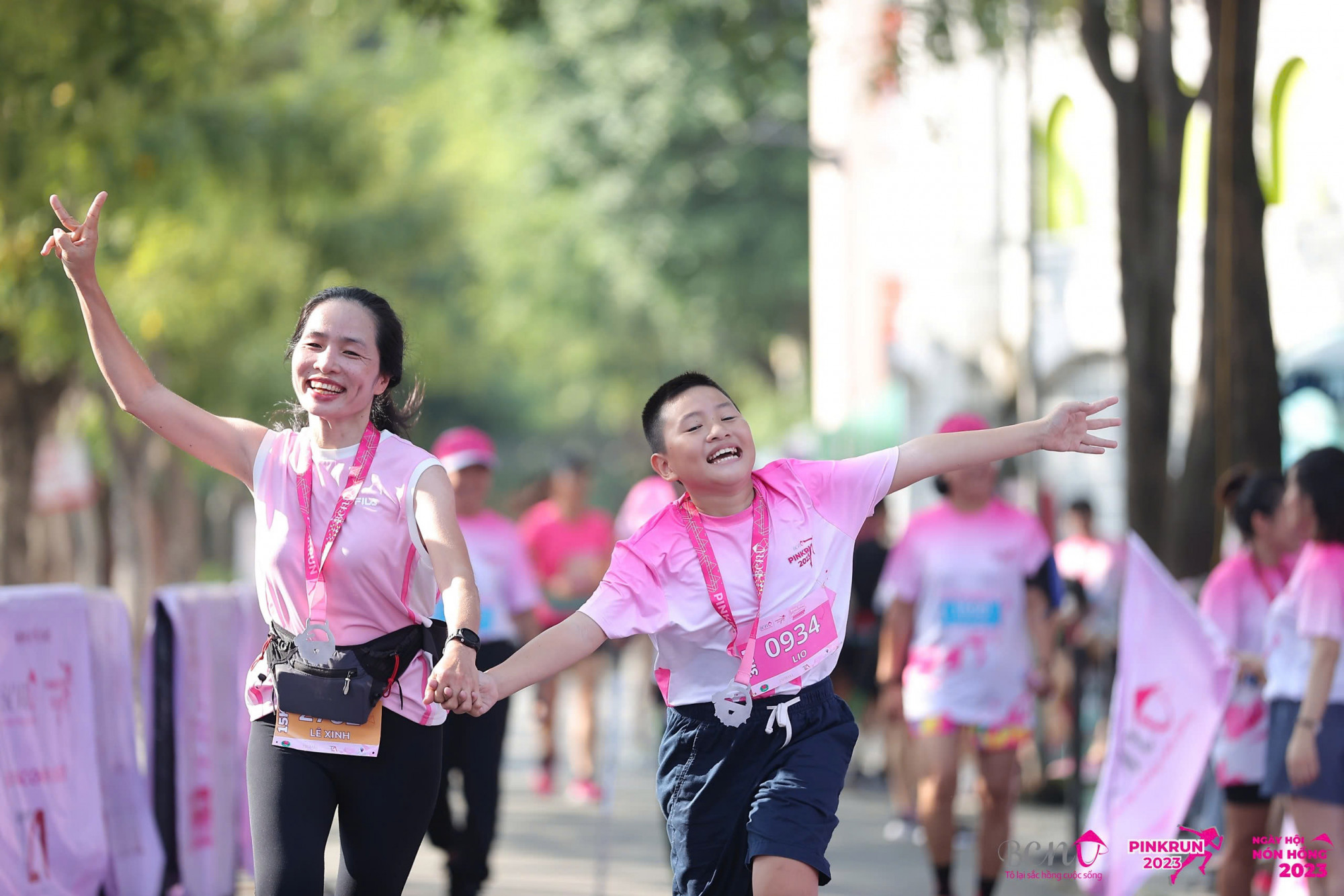 Tôi và con trai tại một giải chạy vì bệnh nhân ung thư