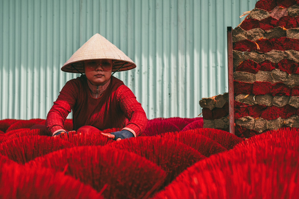 Để đến làng nhang Lê Minh Xuân