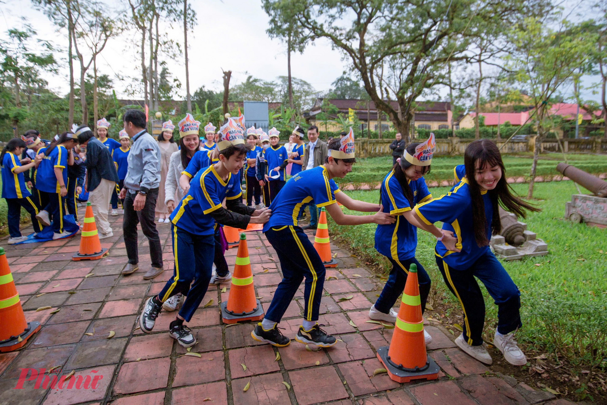 Lần đầu tiên chương trình “Hạo khí Cần Vương” do Trung tâm Bảo tồn Di tích Cố đô Huế, Bảo tàng Cổ vật Cung đình Huế lần đầu tiên được phối hợp tổ chức cùng trường THCS Hàm Nghi. Hoạt động này hướng đến lễ kỷ niệm 81 năm ngày mất của vua Hàm Nghi (14/01/1944 - 14/01/2025), 140 năm (1885-2025) Chiếu Cần Vương.  Đống thời có ý nghĩa quan trọng trong việc giáo dục thế hệ trẻ về truyền thống lịch sử văn hóa của dân tộc