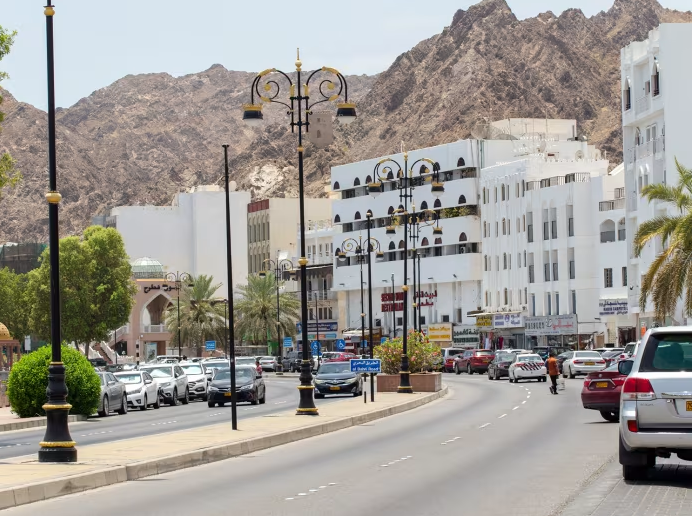 Muscat, Oman: Hãy dành một vài ngày ở thủ đô Muscat của Oman để khám phá những khu chợ sầm uất và những nhà thờ hồi giáo lớn trước khi lái xe ba giờ đến bãi cát Wahiba tuyệt đẹp - Ảnh: Evgeny Tkachev/iStock