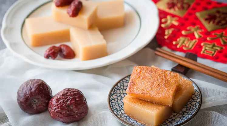 Bánh pudding: Đây là món ăn chính trong Tết Nguyên đán để mang lại sự may mắn, thành công. Bánh pudding ngày nay có nhiều hương vị nhưng theo truyền thống, chúng được làm bằng đường nâu và táo tàu đỏ - Ảnh: Shutterstock