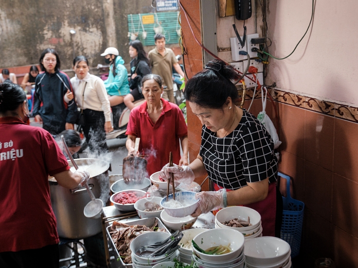 Quán được đưa vào danh sách Bib Gourmand (quán ăn ngon với giá phải chăng) của Cẩm nang MICHELIN 2024 - Ảnh: Linh Pham/ MICHELIN Guide Vietnam